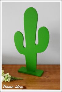kaktus z drewna zielony